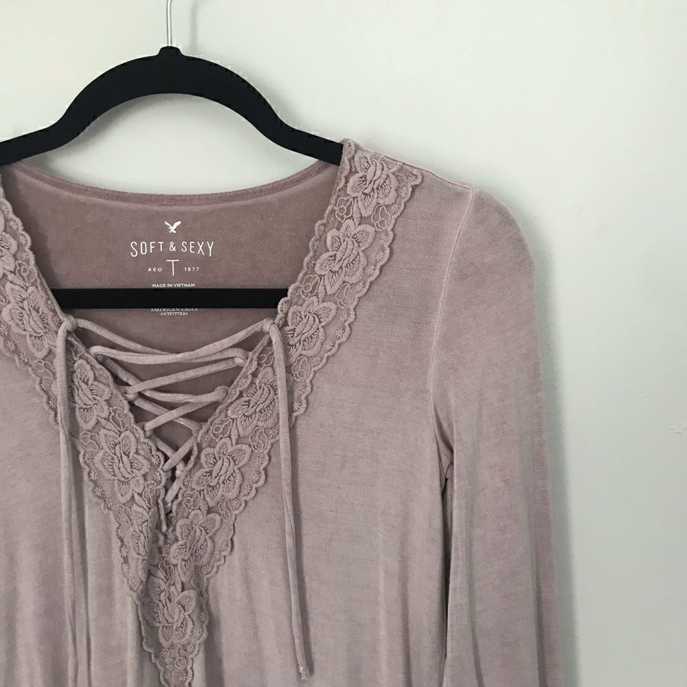 American Eagle Soft & Sexy lace trimmed tee shirt